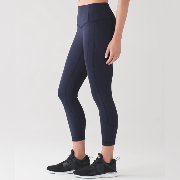Lululemon navy all the right places crop, size 8 - Picture 2 of 11